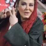 Bahare Rahnama Instagram – اگر میخواین شما هم در این چالش شرکت کنید به پیج @mehdi.baghaeian برین و شما هم تعریف خودتون از زندگی رو به اشتراک بزارین 🙏🙏🙏🙏

#مهم_نگاه_توست يعنى يك انتخاب كه چگونه زندگى كنيم 🤔🤔🤔 انتخاب شما چيست؟؟؟
يا بهتر است بگويم تعريف شما از زندگی چيست؟

با سلام و عرض ادب ‎

همكارى،همراهى و مشارکت در يك پروژه هنرى 

…………………………………………

( مهم نگاه توست ) عنوان یک پرفورمنس است
‎كانسپت اين حرکت دعوت مردم جهان به صلح و دوستى است ….
‎در كنار نقاشى هایی با همین مضمون ويديوهايى همزمان در گالرى بنمايش در می آیند و در اون افراد كوچه و بازار ، فرهيختگان و هنرمندان حضور خواهند داشت .
‎داستان از اين قرار است كه افراد در ويديويى كه از خود گرفته اند تعريف خودشون از زندگى رو بيان ميكنند و در انتها با مكثى يكى دو ثانيه اى جمله ( مهم نگاه توست ) را ميگويند …
‎هدف از برپايى اين نمايشگاه و هدف از طراحى اين كانسپت در قدم اول انديشيدن است و در قدم دوم با وجود همه تفاوتها و اختلافها ، دعوت مردم جهان به صلح و دوستى و مهربانى است ‎ 
…………………………………..
نمايشگاه  در شهر جهانى يزد 
و بعد از آن در تهران برگزار شده و به زودی در لس آنجلس برگزار خواهد شد و در ادامه برنامهِ دراز مدتى خواهيم داشت تا در نقاط مختلف دنيا ، هم بصورت فيزيكى و هم مجازى اين نمايشگاه ادامه پيدا كند …. .

#مهم_نگاه_توست

#your_perspective_matters
#what_is_life
#تعريف_شما_از_زندگى_چيست
#تعريف_شما_از_هر_چيزى_چيست
#تعريف_شما_از_آبرو_چيست
#شادى #غم #تاريكى #روشنايى #آزادى #اسارت #زندگى #مرگ #بازیگر #بازیگران_زن #بازیگران_ایرانی #بازیگر_زن_ایرانی #بهاره_رهنما #مهدی_بقاییان #mehdibaghaeian #mehdi_baghaeian Los Angeles, California