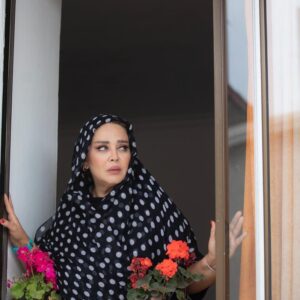 Bahare Rahnama Instagram - “نمایش فصل فراموشی” 

‎تصویرت از جذابیت خالی نمیشه 
‎رویام از تو وقت خالی رو نداره!

‎موافقین اولین بهار قرن رو با مرور خاطرات عاشقانه مون شروع کنیم ؟

‎اگر  عاشق هستی ،بودی یا میدونی که میشی منتظرتیم تا برات مفصل از عشق بگیم…
‎اجرا بمدت محدود از 🌺پنج اردیبهشت 🌺 
‎🌸پردیس تیاتر شهرزاد ☘️بیا تاخاطره بازی کنیم،باهم بخندیم و گریه کنیم …
‎مشاور اجرا: استاد هوشنگ توکلی 
‎،موسیقی رستاک حلاج…
‎ساخت کلیپ:حسین خدارتی 

‎خرید هم اکنون از سایت تیوال !
#ceeport💜 
‎#اولین_بهار_قرن#نمایش#بهاره_رهنما#فصل_فراموشی

لینک خرید در بیو پیج موجود است💜

‎
