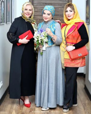 Bahare Rahnama Instagram - عکس های افتتاحیه فیلم سینمایی "عطر آخر اردیبهشت"در پردیس سینمایی چهارسو ...
اکران محدود در سینماهای گروه هنر و تجربه سراسر کشور
اما هشتگ ها:
#سینما #اکران #سینمای_ایران #فیلم #فیلم_سینمایی #زنان #خیانت #عشق#خاطرات #خشونت_زنان_علیه_زنان #سینمای_مستقل #هنر_و_تجربه#بهاره_رهنما
#کارگردانی#بازیگری