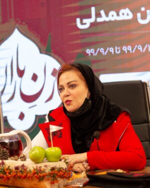 Bahare Rahnama Instagram - تعریف ثروت از دیدگاه کوچینگ (مربیگری در زندگی):

هر چیزی که به شما اضافه می‌شود و اضافه شدن آن وضعیت موجود شما را بهتر می‌کند، ثروت نامیده می‌شود. پس برخلاف تصور عموم مردم، *ثروت فقط پول نیست*. درک شما، حس شما، آرامش و آسایش شما، سلامتی شما، ارتباطات خوب شما، خانواده‌ی شاد و موفق شما، حس خوب دیگران در باره شما، دلشادی دیگران از دیدار شما، دلتنگی دیگران در غیاب شما، احساسات غرور انگیز از یادآوری خاطرات شیرین و قهرمانانه شما، احساس لذت در گفتگو با دوستان قدیمی و یکدل، اعتماد و مشاوره دیگران با شما و نظایر آن، ثروت‌های ارزشمند زندگی‌تان هستند. اگر به حساب کارتی شما پول، به حساب مغزی شما علم و آگاهی، به حساب اجرایی شما نیت و عمل خیر و انسان‌دوستانه و به شما فرصت انجام یک کار خیر گروهی اضافه می‌شود، شما انسان بسیار ارزشمند و ثروتمندی هستید.
#لایف_استایل#کوچینگ#زن_باران#بهاره_رهنما#ثروت#سرور#توانگری#معنا💜