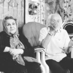 Bahare Rahnama Instagram - قسمتی از مستندم تکه ای از قلبم پدرم چهل روز شد که بی کسی را با تمام وجود حس کردم،بی پشتوانگی را... پدرم بمن اعتماد به نفس داد شاید من هرگز اندازه ای که او‌میگفت باهوش و زیبا و توانمند نبودم اما باور داشتم چون برای یک نفر که عزیزترین روزگارم است اینگونه ام باید اینگونه رفتار کنم و زنی با خصوصیاتی که او از من تصویر میکرد بی شک زن باران بود ،زنی قوی و مستقل... به دخترانتان اعتماد بنفس و قوت قلب برترین بودن بدهید... #مهندس_علیرضا_رهنما#بهاره_رهنما#پدر_زن_باران#چهلمین_روز_فراق تهران،زعفرانیه