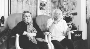 Bahare Rahnama Instagram - قسمتی از مستندم 
 تکه ای از قلبم 
پدرم چهل روز شد که بی کسی را با تمام وجود حس کردم،بی پشتوانگی را...
پدرم بمن اعتماد به نفس داد شاید من هرگز اندازه ای که او‌میگفت باهوش و زیبا و توانمند نبودم اما باور داشتم چون برای یک نفر که عزیزترین روزگارم است اینگونه ام باید اینگونه رفتار کنم و زنی با خصوصیاتی که او از من تصویر میکرد بی شک زن باران بود ،زنی قوی و مستقل...
به دخترانتان اعتماد بنفس و قوت قلب برترین بودن بدهید...
#مهندس_علیرضا_رهنما#بهاره_رهنما#پدر_زن_باران#چهلمین_روز_فراق