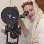 Bahare Rahnama Instagram - 🌿🕊 جهان علیه ما نیست! وحقیقت این است که همه ی ما دوست داشتنی هستیم و زندگی عاشق ماست... این آگاهی راه ما را بسوی بی نهایت امکان برای "شدن" باز می کند. 🌱ظهور هر امکان همیشه برای ما مهیاست🌱 🌿 #لوئیز_هی 🌿 #زندگی_عاشق_توست ‏#زندگی_عشق_و_دیگر_هیچ #زن_باران#بهاره_رهنما تهران،زعفرانیه