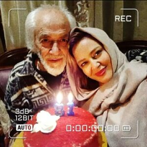 Bahare Rahnama Instagram - پدرم,قهرمانم، تولد دوباره ات مبارک... برای ما همیشه زنده ای... علی یارت قهرمان من ،به شکوفه ها به باران برسان سلام ما را... #مهندس_علیرضا_رهنما_به_دیار_باقی_شتافت لطفا جهت شادی روح پدرم فاتحه و صلوات ... سر بر شانه خدا بگذار تا قصه عشق را چنان زیبا بخواند که نه از دوزخ بترسی و نه از بهشت به رقص درآیی... بی شک پدر م سر بر شانه خداداشت که این چنین زیست و این چنین رفت... Karaj کرج