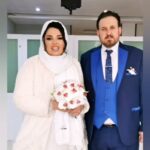 Bahare Rahnama Instagram - برنده جشن همدلی عروس خانم عزیزی که برنده پکیج عروسی جشن همدلی ما بودن امروز با کمک خواهرای گلم مریم و فاطمه از هدیه زیباشون استفاده کردن و زندگیشون رو شروع کردند!مبارکشون باشه فرشته ها همراه زندگیشون با تشکر از: @falifilm @maryamrahnama_makeupartist #جشن#همدلی#مریم_رهنما#فاطمه_رحمانی#بهاره_رهنما#هدیه#جایزه#عروس#پیوند#مبارک💜