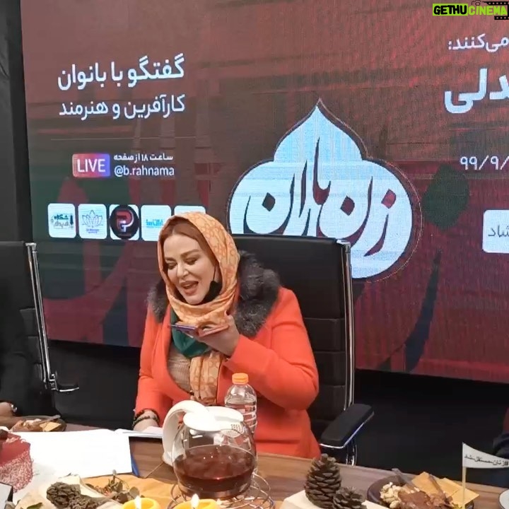 Bahare Rahnama Instagram - لحظه احساسی زیبای جشن هشتم همدلی چه هدیه ای بالاتر از شاد کردن دل مردم نجیب و مهربان این کشور ... جشن_همدلی#بارانسا#بهاره_رهنما#زن_بلران پی نوشت:بلزون تولدم رو دارین دیگه؛))