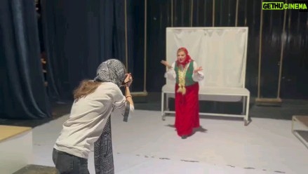 Bahare Rahnama Instagram - از دوشنبه ۱۱ دیماه در تالار سنگلج با کمدی موزیکال" نیرنگ اورنگ " در خدمتتان خواهیم بود. 🎭اینک خرید در هایلایت ها هست. 🎭ااپرت نیرنگ اورنگ نویسنده: سید هاشم خان شافع طراح و کارگردان: مرتضی برزگرزادگان بازیگران: ( به ترتیب حروف الفبا ) محمدرضا آزادفرد افق ایرجی محمد پورا ارمغان پور رجب فیروز حیدرزاده افشین زعیم سامان کرمی با حضور : بهاره رهنما سایر بازیگران و گروه حرکت: کیمیا دین پژوه، عطاالله راد پور،حسین گوهر یاب، الناز طهامی، مبینا تفرشی ،امیرحسین جعفرپور، محمد ناصری 🎭 طراح نور: حسین کاظم رودباری طراح گریم: سهیلا جوادی مجریان گریم :ندا میرزایی، نسرین علوی، پوریا برومند، فاطمه سعیدی، سهیلا جوادی طراح لباس: نسیم ملکی موسیقی: علی جباری نوازنده تنبک : بهار صلواتی ساخت دکور: رسول نجفی، محمد پورا عکاس: اختر تاجیک، رها آزاد، کیمیا دین پژوه دستیار و برنامه ریز: مژگان حسینی گروه کارگردانی زهرا رشنین، آرش نوری، مهدیه صیفی 🎭 🗓️ دی ماه ۱۴۰۲ 🏛️ تماشاخانه سنگلج 🎭 #نیرنگ_اورنگ #تماشاخانه_سنگلج #بهاره_رهنما #گمدی_دلارته#اقتباس#نمایش_ایرانی #تئاتر #تیوال