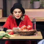 Bahare Rahnama Instagram - لز،صدای سخن عشق ندیدم خوش تر ..‌‌ یلدای ۱۴۰۲ شیراز ... #داستان_خوانی#اجرا_خوانی#بهاره_رهنما#یلدا#شیرلز#عشق#شور#نور