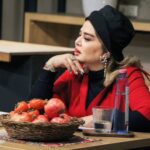 Bahare Rahnama Instagram - لز،صدای سخن عشق ندیدم خوش تر ..‌‌ یلدای ۱۴۰۲ شیراز ... #داستان_خوانی#اجرا_خوانی#بهاره_رهنما#یلدا#شیرلز#عشق#شور#نور