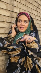 Bahare Rahnama Instagram - . امروز ، پشت صحنه فیلمبرداری تیزر هوندا آدیداس دو این لباس،و این شخصیت مربوط،به نمایشی است که شب ها در سالن شهرزاد روی صحنه دارم لینک خرید در استوری موجوده،ساعت یک ربع به هشت شب این صحنه بخشی،از،پشت صحنه تیزر نمایش هست و شخصی نیست🌞🌞🌞🌞🌞🌞🌞🌞🌞 شخصیت طناز،رو تو این نمایش خیلی دوست دارم شاید چون خیلی عاقل تر از،کلاراست... البته که کلارا شفافیت و معصومیتش هر شب اشک خودمو در میاره و امیدش این امید لعنتی همه زن های،عاشق.... پی نوشت: ضمنا و بی شوخی خانم عزیز بدونین که ان حق شماست که صفحه دوم شناسنامه رو همون اولا ببینین اصلا هم زشت نیست🤩😇