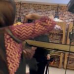Bahare Rahnama Instagram - من این لبخند بی اختیارو مدیون پدرم هستم ... شاید گاهی خوب نیست .‌‌.‌‌. اما یادگاری قهرمان زندگیمه عشق،اولم پدرم ..‌ بهم میگفت: دخترای اخمو اعتماد به نفسشون کم میشه تو باهارم تو هر شرایطی بخند..‌ و من میخندم ...واقعا و تقریبا در همه شرایط ..‌. و گاهی هم همین لبخند بی موقع برام مثل اردیبهشت امسال معجزه بهشت رو میاره.. #لبخند#معجزه#پدر#قهرمان#بهشت#زن_باران#بهاره_رهنما