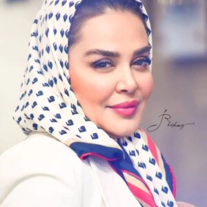 Bahare Rahnama Instagram - پشت زیباترین لبخند
بیشترین رازها نهفته است.
زیباترین چشم بیشترین اشک هارا ریخته است
و مهربان‌ترین قلب بیشترین دردهارا کشیده است.

👤#هاروکی_موراکامی