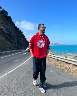 Bahram Afshari Instagram - .
غمگين تر  از  سکوت کردن 

گفتن حرفیست که میدانی ارزشش را نمیدانند

عكس: تينو صالحى