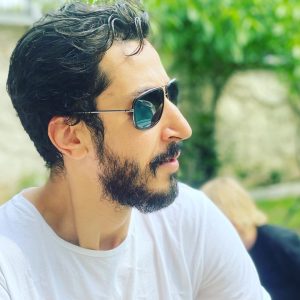 Bahram Afshari Instagram - در تلاشیم جورِ دیگه ایی نگاه کنیم 🥴😬🙏❤️💙😉
عکس:جناب امین حیایی
#امین_حیایی #بهرام_افشاری 
@amin.hayai 
@bahramafshariofficial