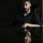 Bahram Afshari Instagram - فاراب تجربه ایی دوست داشتنی برای من بود،شخصیتی که نمایانگر قشریست ملموس ،کسانی که نا خواسته بد شدن در صورتی که هنوز شرافت دارن ممنون از منوچهر هادی عزیز و اعتمادش #بهرام_افشارى #دل #سریال_دل عکس :معین باقری