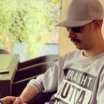 Bahram Afshari Instagram - ازدیگران شکایت نمیکنم بلکه خودم و تغییر میدم چون کفش پوشیدن راحت تر از فرش کردن دنیاست #بهرام_افشاری