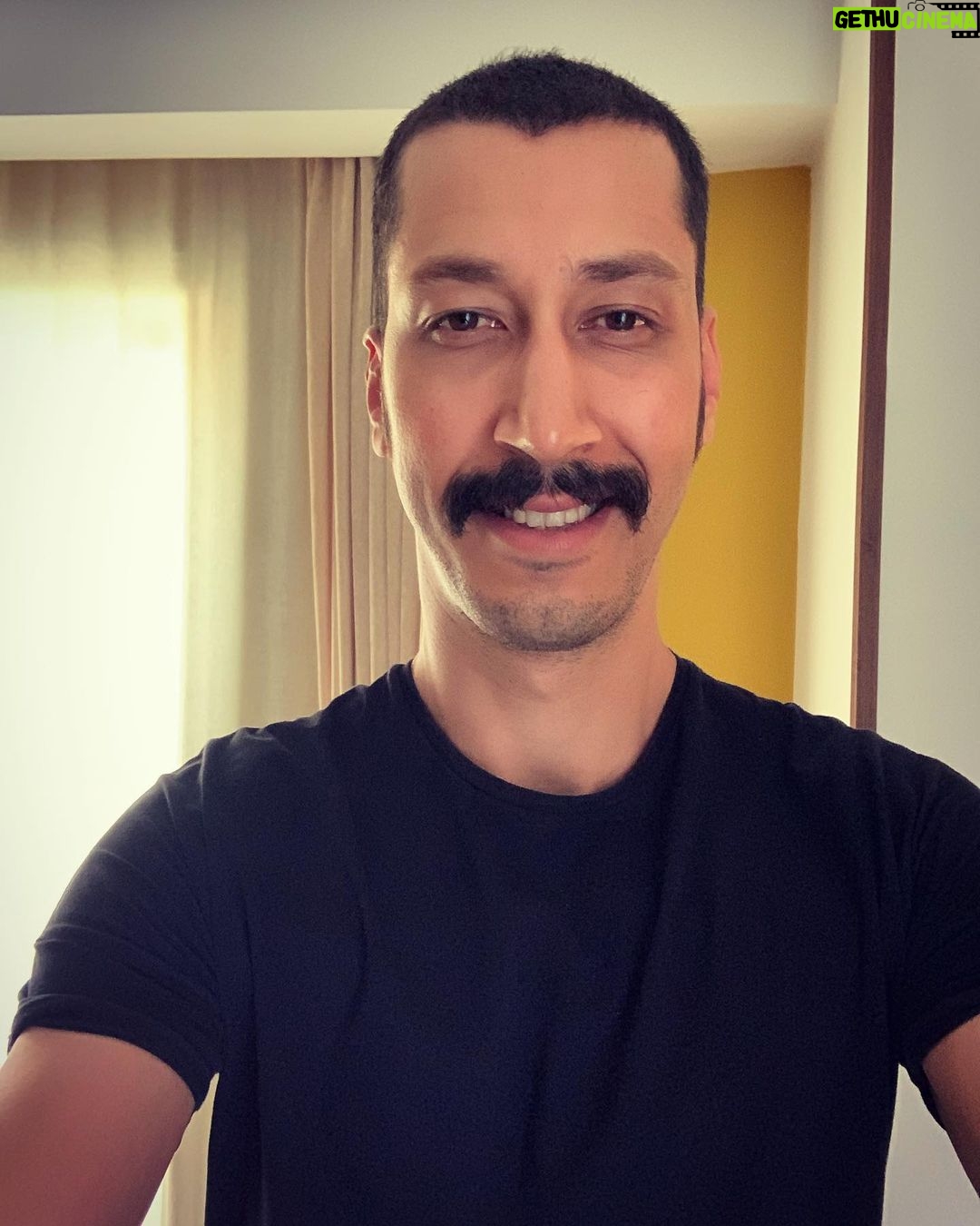 Bahram Afshari Instagram - بعد مدتها بدون ریش 😉😉🙏😘 #بهرام_افشاری