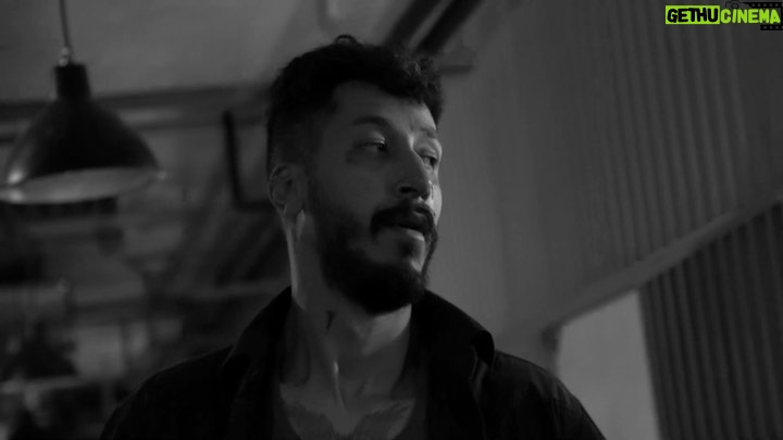 Bahram Afshari Instagram - . آغاز بازی بهرام افشاری در سریال «دل» . بهرام افشاری که پیش از این در فیلمهای «کارگر ساده نیازمندیم» و «رحمان ۱۴۰۰» نیز با منوچهر هادی همکاری داشت، جدیدترین بازیگری است که به سریال «دل» به کارگردانی منوچهری هادی و تهیهکنندگی جواد فرحانی پیوست . فیلمبرداری سریال نمایش خانگی «دل» از اواسط زمستان سال گذشته در تهران و کرج آغاز شد و همچنان ادامه دارد پیج رسمی سریال: @dell_series . کلیپ: مهدی کریمی @karimi_mehdii