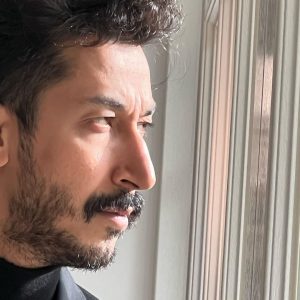 Bahram Afshari Instagram - .
حرفى براى گفتن نيست...
انچه هست 
دلتنگيست
براى انچه كه بود و ...
ديگر نيست.....

عكس:هوتن شكيبا

#بهرام_افشاری🎭 #بهرام_افشاری