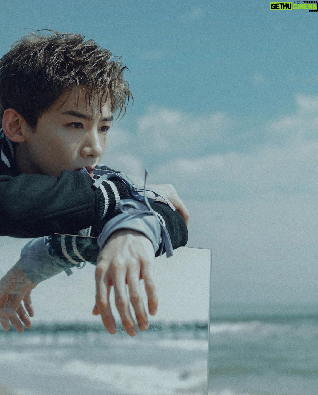 Bai Jingting Instagram - 梦幻乐园一日游~ 感谢邀请! @louisvuitton #LVMenSS23 #LouisVuitton