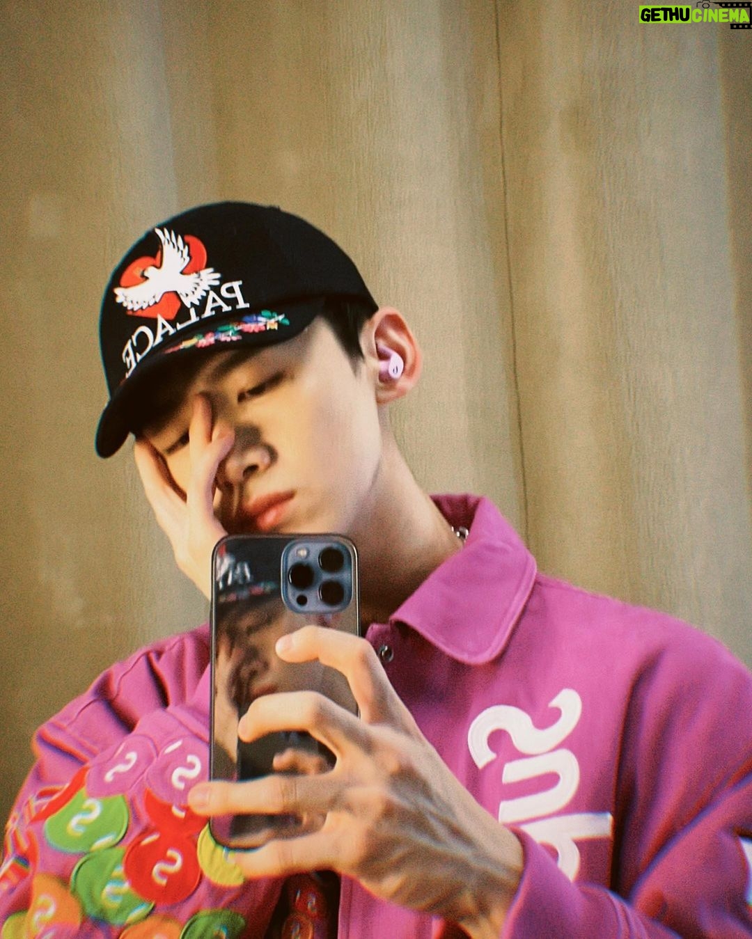 Bai Jingting - 166.2K Likes -