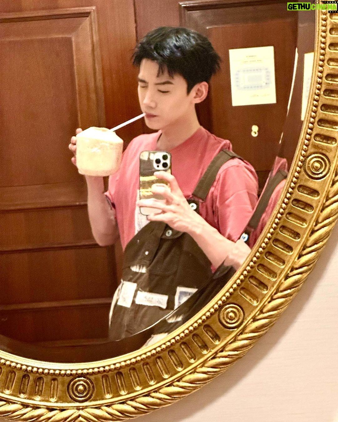 Bai Jingting - 164.1K Likes -