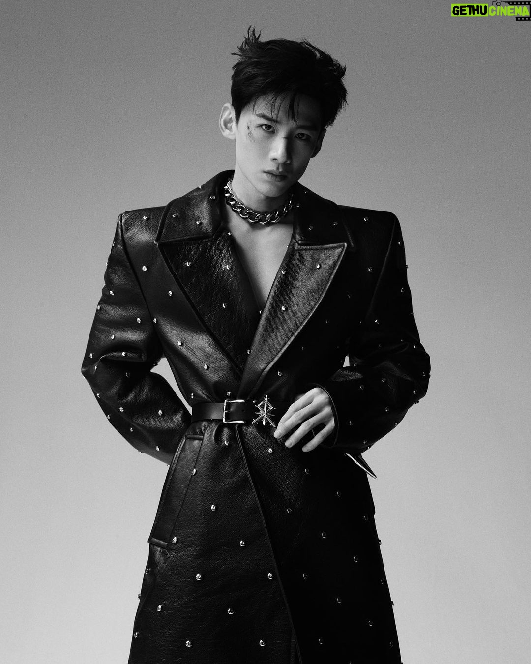 Bai Jingting - 155.3K Likes - The funniest man from HuaiRou.
比登上GQ更开心的是
和SANKUANZ一同登上GQ
感谢GQ感谢Rocco感谢上老师