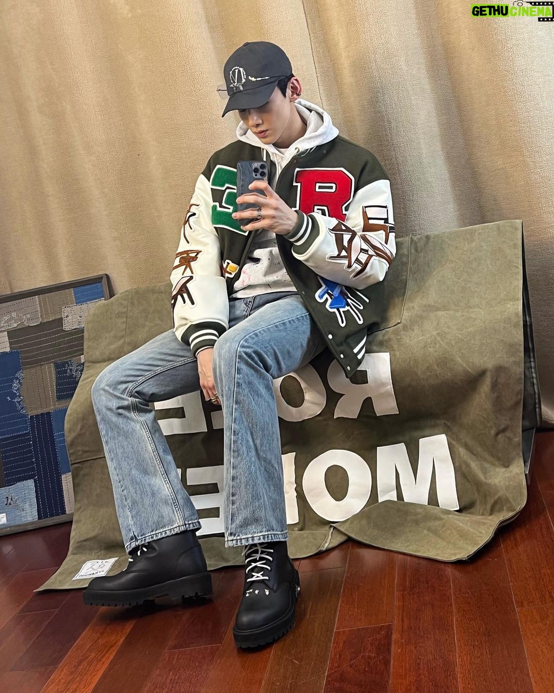 Bai Jingting - 201K Likes - 🪑🪑🪑