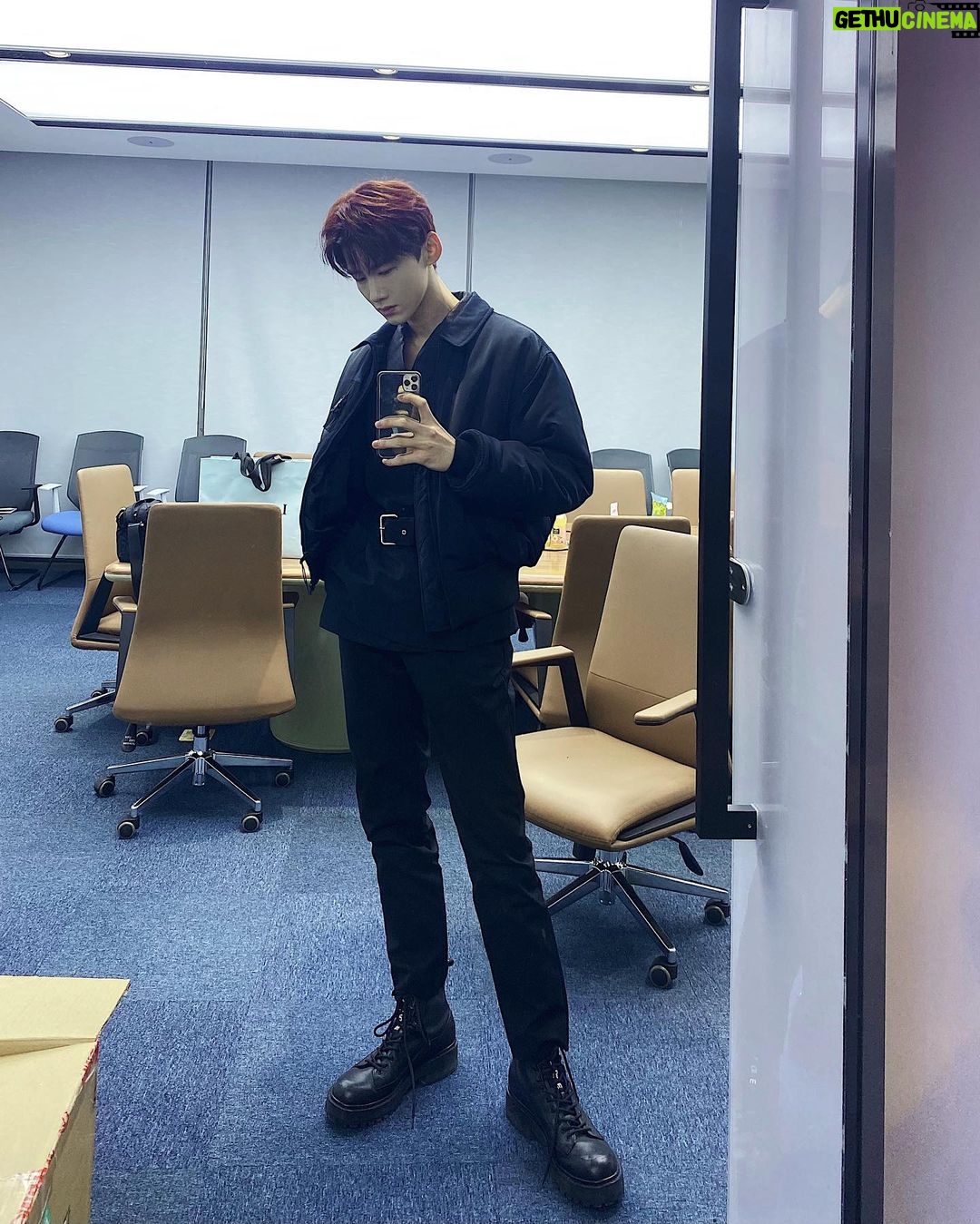Bai Jingting - 165.6K Likes - 🤴🏻
