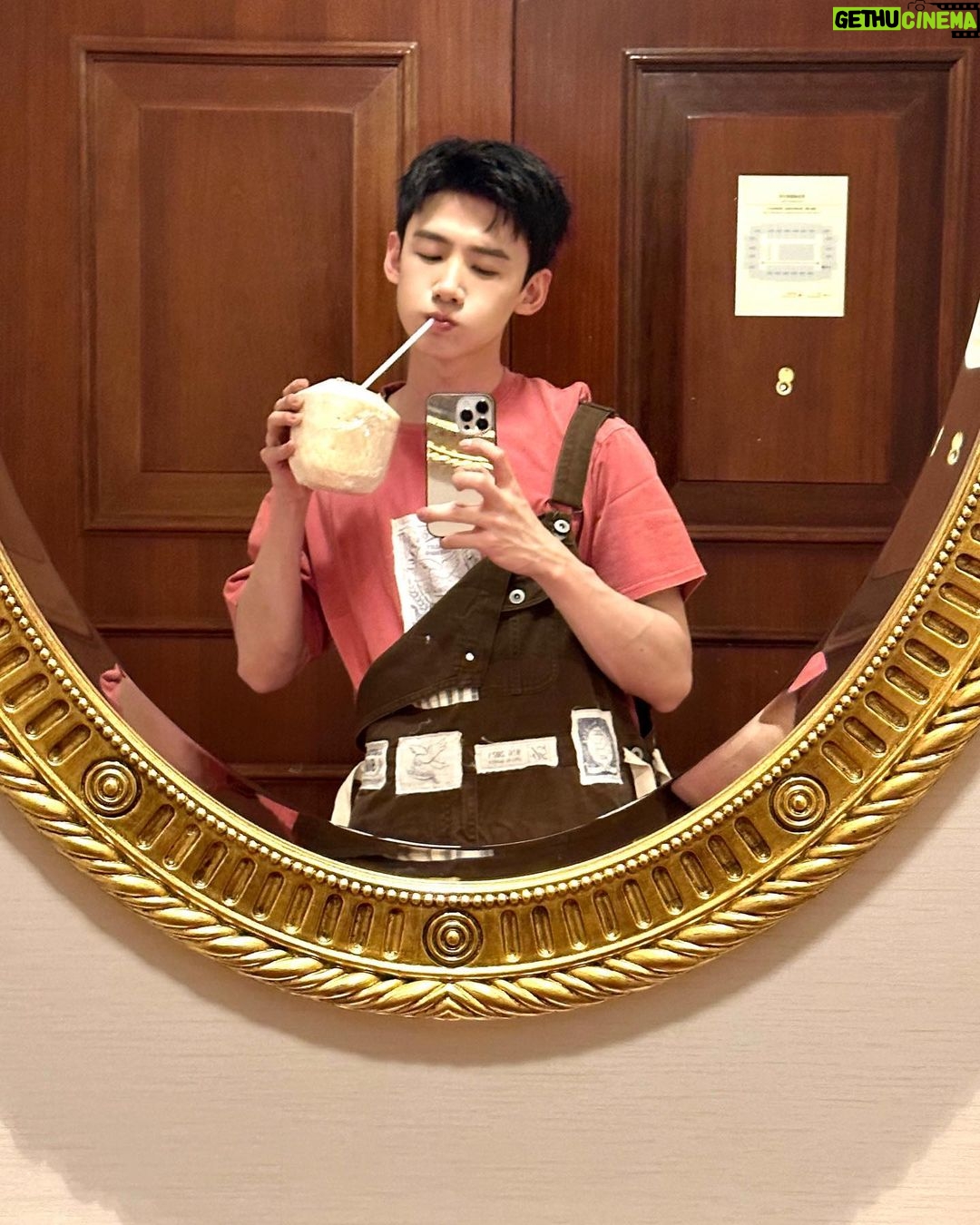Bai Jingting - 164.1K Likes -