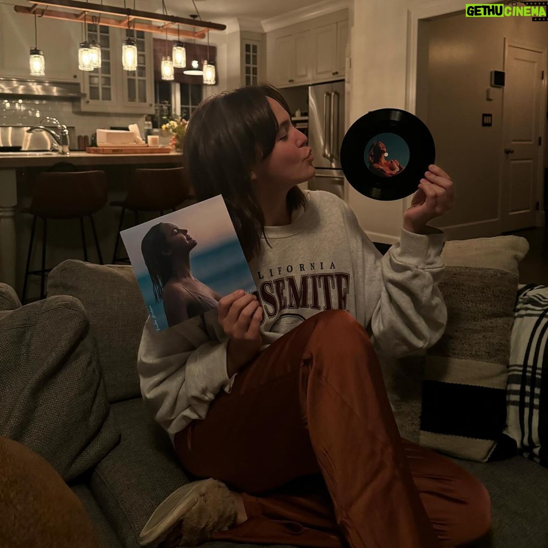 Bailee Madison Instagram - 1 month anniversary #kindafun 🤍 This time of life is so special. It’s so cool, and new, and thrilling. This is just the beginning of something that means so much to me and you’ve embraced it (!!!) so THANK YOU so much for your love & positive vibes ✨✨ Ps Thank you @scottkinghair for taking me back to my dark hair, and making me feel like myself again🤍 & for THIS little vinyl beauty!!! 🥺