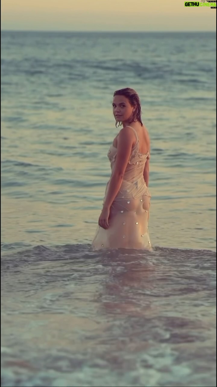 Bailee Madison Instagram - Out at midnight ✨ #kindafun #newmusic