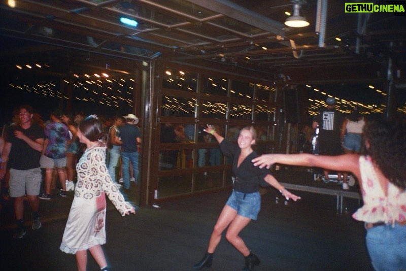 Bailee Madison Instagram - Upstate memories with my dancing queens🤍