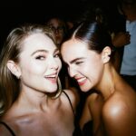 Bailee Madison Instagram - I never take for granted that magical thing that happens when a room full of your peers, and friends are put together @vanityfair 🤍 especially when I get to be reunited with an old friend; someone who has known me since I was 5, who held my little hand through my first steps into this crazy business (that I absolutely love) and who has known the purest version of myself!! @annasophiarobb I have always held the utmost love and respect and appreciation for you and I’m soooo happy @myleshendrik was there with his camera to capture this (!!!)