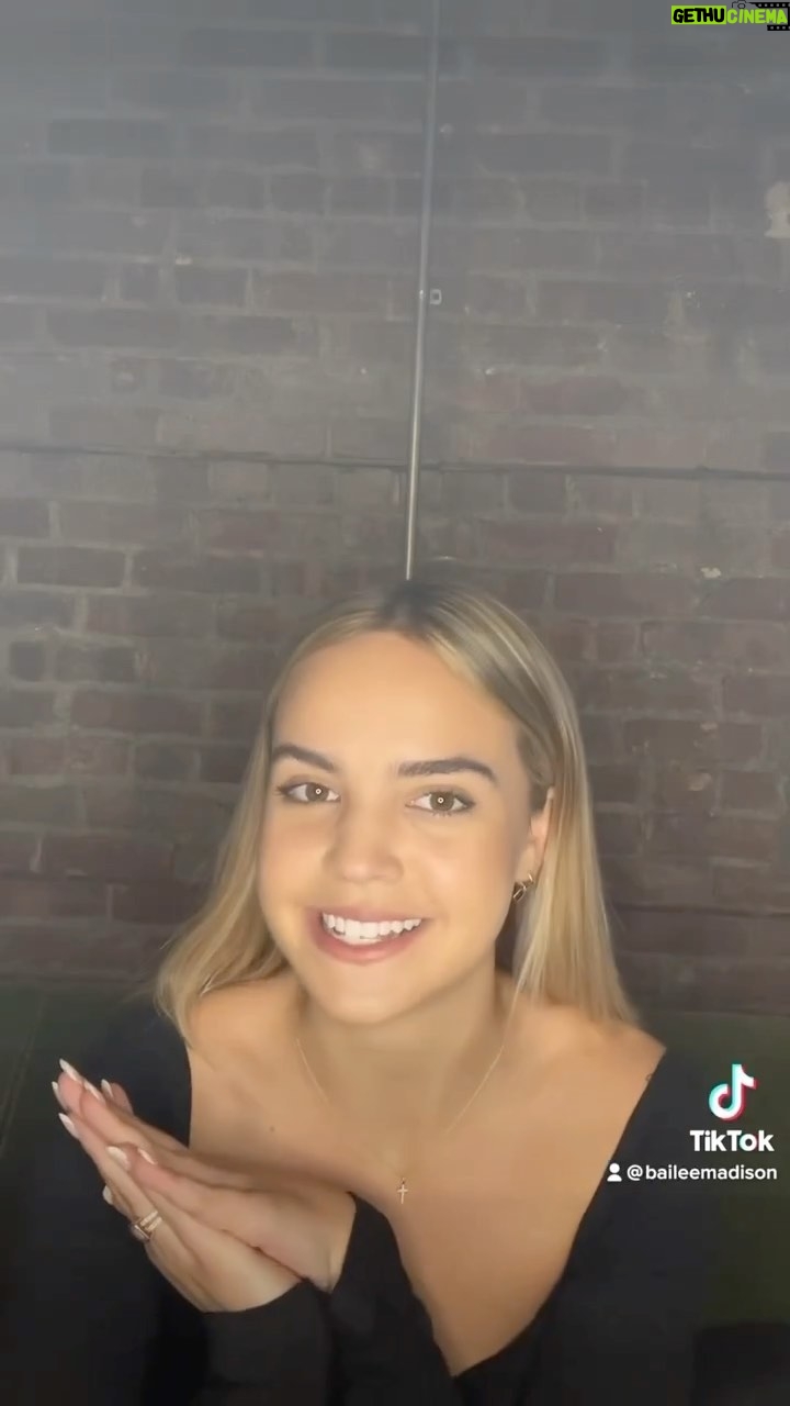 Bailee Madison Instagram - 💕JA students register at the link in my tik tok bio to win a scholarship!💕 Experian and Junior Achievement believe that financial education can lead to financial freedom. Celebrate National Financial Literacy Month by heading to my tik tok ( @baileemadison) , stitch this video and tell us what you would do with $100. #JAExperian #JA100 #FinLit