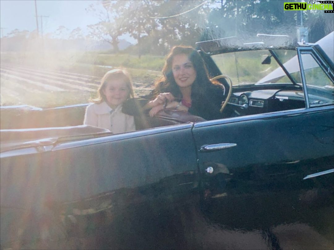 Bailee Madison Instagram - A few little gems from 2003… and some pics with @salmahayek that just made my heart burst. Grateful this Sunday for all the memories and for all the loving hearts along the way xxx