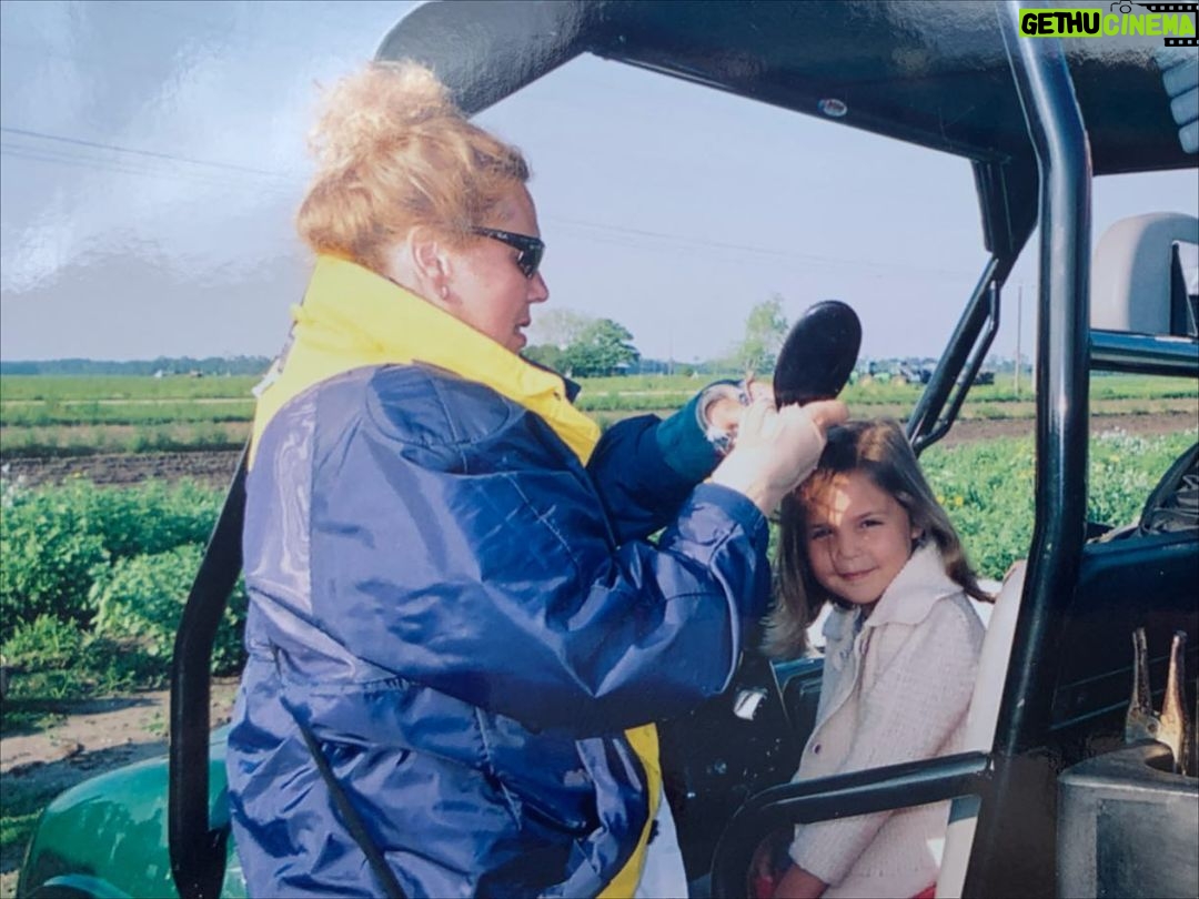 Bailee Madison Instagram - A few little gems from 2003… and some pics with @salmahayek that just made my heart burst. Grateful this Sunday for all the memories and for all the loving hearts along the way xxx