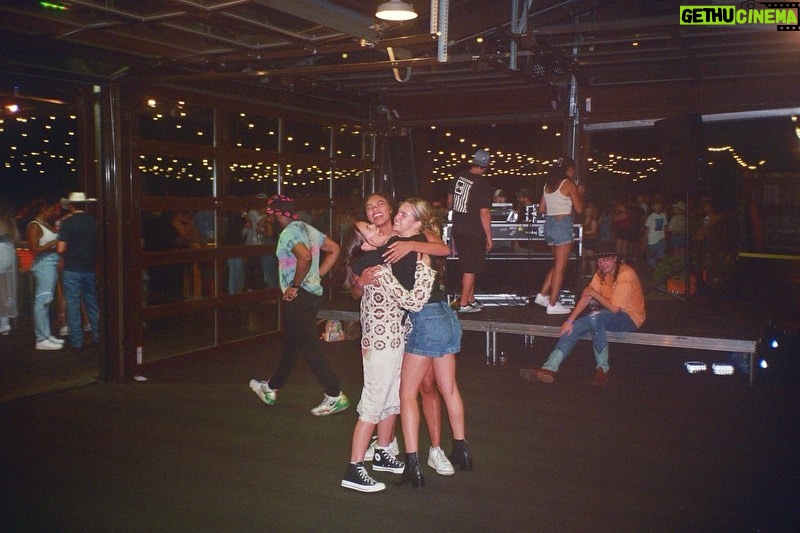 Bailee Madison Instagram - Upstate memories with my dancing queens🤍