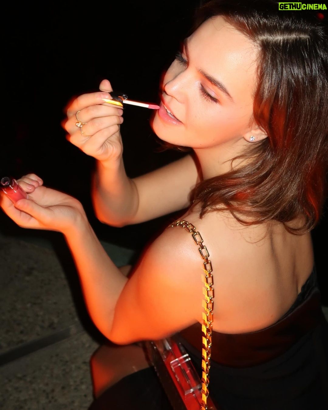 Bailee Madison Instagram - Celebrating @armanibeauty ✨✨ thank you for the girls night out, filled with the juiciest prisma lip gloss, prisma martini’s and catch up with friends (!!!) xxxxx #armanibeauty Makeup: @karayoshimotobua Hair: @saratess Styling: @elkin @britelkin @kakeykake 🤍