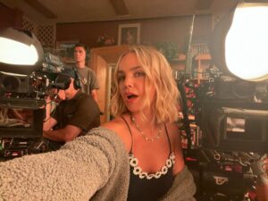Bailee Madison Instagram - Sunny days 🅰️nd killer nights = a Final Girl Summer🔪 @cosmopolitan has your FIRST look at @prettylittleliars summer school , plus @writerras & @lindsaycbring are sharing some hottttt gossss-ip ! Season Two is coming to @streamonmax this spring , and I promise you… you aren’t ready…. I freaking love these women, and this season.