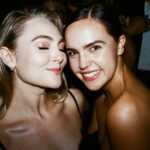 Bailee Madison Instagram - I never take for granted that magical thing that happens when a room full of your peers, and friends are put together @vanityfair 🤍 especially when I get to be reunited with an old friend; someone who has known me since I was 5, who held my little hand through my first steps into this crazy business (that I absolutely love) and who has known the purest version of myself!! @annasophiarobb I have always held the utmost love and respect and appreciation for you and I’m soooo happy @myleshendrik was there with his camera to capture this (!!!)