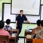 Baim Wong Instagram – Ngerasain juga jadi guru.
Profesi yg mulia. Thank u semua guru di Indonesia ❤️
Jasa kalian tidak akan tergantikan. SMAN 70 Jakarta