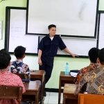 Baim Wong Instagram - Ngerasain juga jadi guru. Profesi yg mulia. Thank u semua guru di Indonesia ❤️ Jasa kalian tidak akan tergantikan. SMAN 70 Jakarta