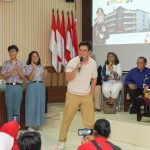 Baim Wong Instagram - Saya peduli dengan korban bullying. Bersosialisasi ke SMA 70, saya concern dengan kejadian yg viral kmrn. Bersama Polres Jaksel, dan teman2 yg lain, saya menyempatkan diri untuk berkomunikasi dengan teman2 dari SMA 70. Sebaiknya memang kita rangkul mereka, jangan memarahinya. Semua org pasti punya kesalahan, tapi bagaimana menyikapinya, itu yg terpenting. SMAN 70 Jakarta