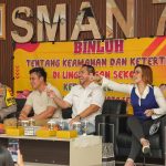 Baim Wong Instagram - Saya peduli dengan korban bullying. Bersosialisasi ke SMA 70, saya concern dengan kejadian yg viral kmrn. Bersama Polres Jaksel, dan teman2 yg lain, saya menyempatkan diri untuk berkomunikasi dengan teman2 dari SMA 70. Sebaiknya memang kita rangkul mereka, jangan memarahinya. Semua org pasti punya kesalahan, tapi bagaimana menyikapinya, itu yg terpenting. SMAN 70 Jakarta