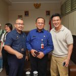 Baim Wong Instagram - Saya peduli dengan korban bullying. Bersosialisasi ke SMA 70, saya concern dengan kejadian yg viral kmrn. Bersama Polres Jaksel, dan teman2 yg lain, saya menyempatkan diri untuk berkomunikasi dengan teman2 dari SMA 70. Sebaiknya memang kita rangkul mereka, jangan memarahinya. Semua org pasti punya kesalahan, tapi bagaimana menyikapinya, itu yg terpenting. SMAN 70 Jakarta