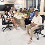 Baim Wong Instagram – Numpang makan siang bersama orang2 hebat, 
Dirut Pam Jaya Pak Arief
Dirut Pasar Jaya Pak Agus Himawan
Dirut Darmajaya Mas Radit
Dirut Jakpro Pak Iwan 
Pak Dharma dan Ibu Susi, maap kalau ada salah nama, dan kelupaan, salam hormat selalu.
Semoga makan siangnya membuahkan sesuatu, lancar kerjaannya insyaallah ❤️ Kantor pusat PAM JAYA DKI Jakarta