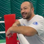 Bakhodir Jalolov Instagram - Работа на лапах @bakhodirdjalolov .🥊🇺🇿 @farruhkilichev @boxinguzbekistan_official 武夷山風景區