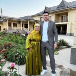 Bakhodir Jalolov Instagram - Bu meni tug’ilib katta bo’lgan eng qadrli uyim. Bu uydan menga juda ko’p xotiralar qolgan. Raxmatli otamni eslatadi , Otam bilan mashg’ulot qilgan kunlarimni eslatadi bu uy😞 Onam bilan raxmatli otam meni bu uyda hech kimdan kam qilmasdan katta qilishdi. Buning uchun men ulardan bir umr qarzdorman u dunyoyu bu dunyo bu qarzimni uzolmasam kerak! 🤲🏻😞 #rek #uzbekiston #home #mom Sariasiya, Surhkondaryo, Uzbekistan