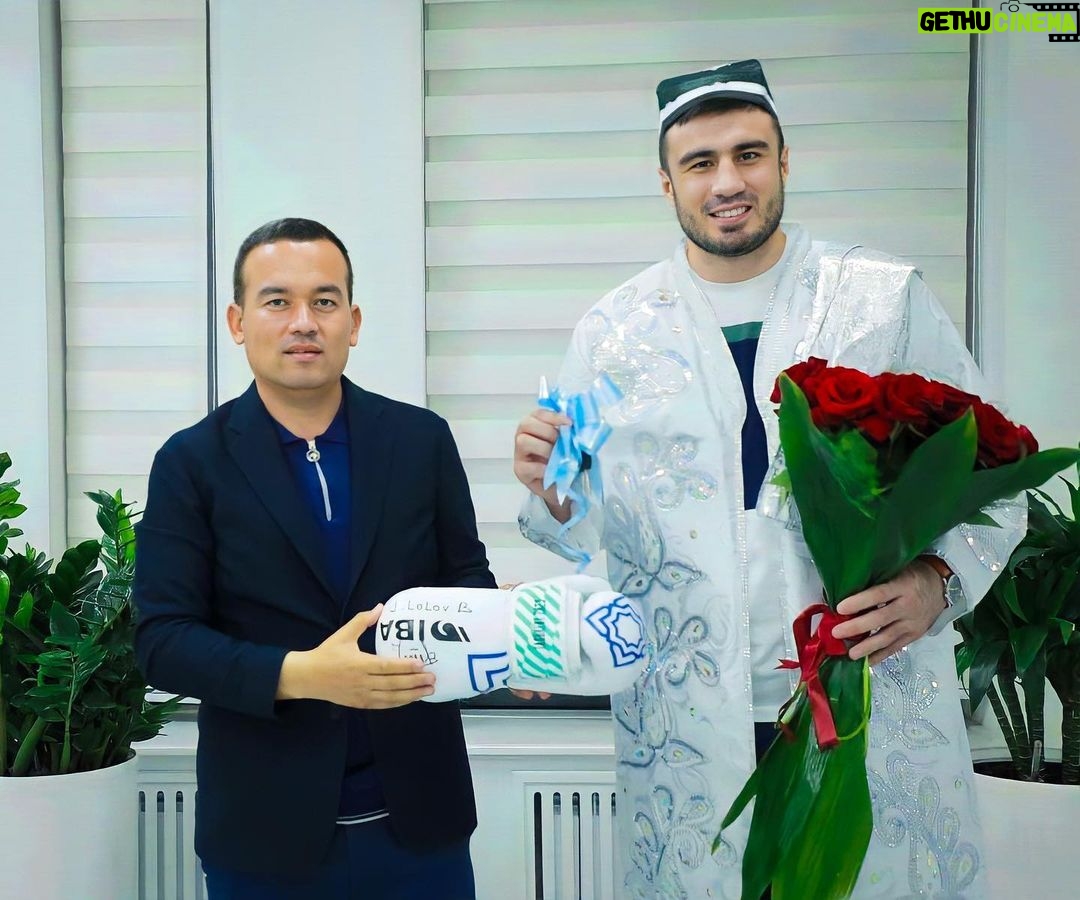 Bakhodir Jalolov Instagram - Surxondaryo viloyati hokimi Ulug’bek Berdiqobilovich tomonidan taqdirlandim. E’tibor uchun alohida minnatdorlik bildiraman. Ishonchni oqlab, natijalarimni yanada yaxshilashga va yuksak marralarni zabt etishga qo’limdan kelguncha xarakat qilaman. Xalqimizning qo’llab-quvvatlashi ertangi kun uchun doimiy motivatsiyadir! Sariasiya, Surhkondaryo, Uzbekistan
